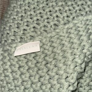 Casaluna king sized quilt from target